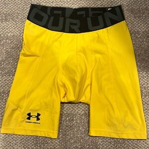 Men’s Under Armour Performance compression 6 Inch Boxers EUC SMALL yellow